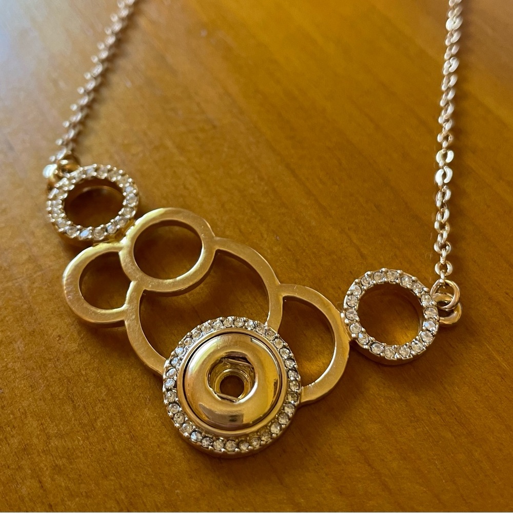 Magnolia and Vine Gold Necklace - Holds one 12mm mini snap (NIC)